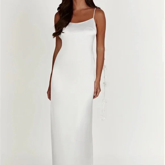 Meshki Elenora Backless White Dress - Picture 7 of 8